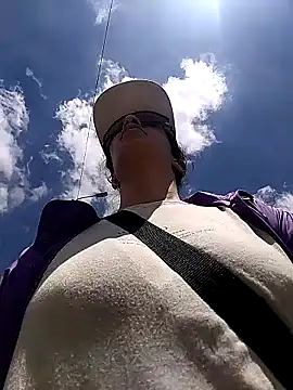 Snapshot of rebekka_simpson chatting on 8, 11, 2025 rebekka simpson online show from 8, 11, 2025