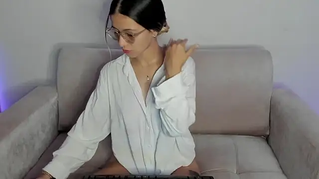 Lilacutte  online show from 9, 2, 2025