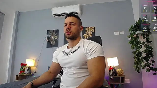 Snapshot of JeremyLowe chatting on 20, 12, 2024 JeremyLowe online show from 20, 12, 2024