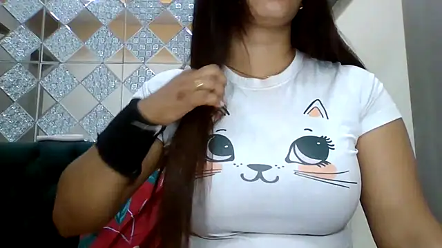 Snapshot of sparkling_queen chatting on 12, 11, 2025 sparkling queen online show from 12, 11, 2025