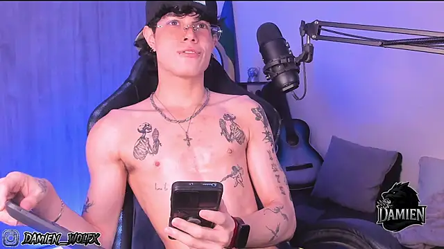 Snapshot of cinnamon_boyxxx chatting on 21, 9, 2025 cinnamon boyxxx online show from 21, 9, 2025