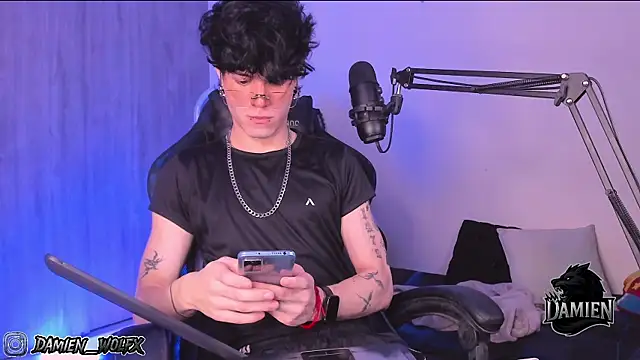 Snapshot of cinnamon_boyxxx chatting on 30, 9, 2025 cinnamon boyxxx online show from 30, 9, 2025