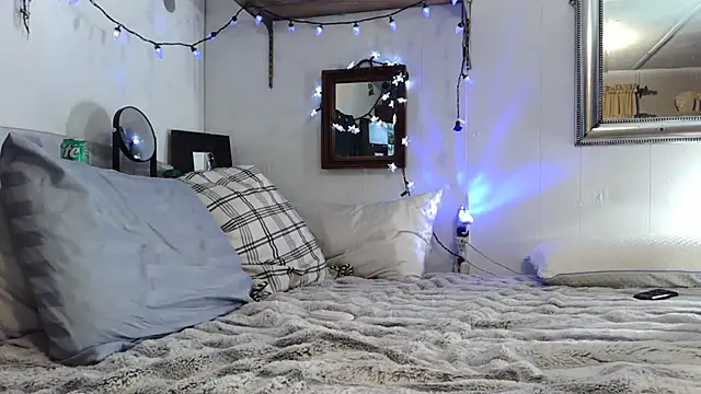 Genevieve143 online show from 13, 12, 2025