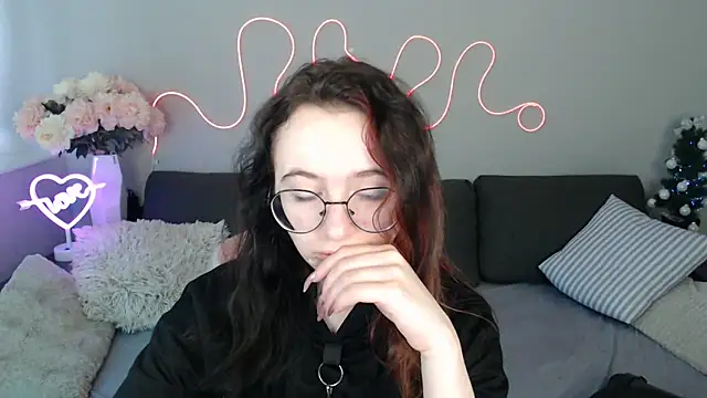 Mini Diva online show from 7, 1, 2026