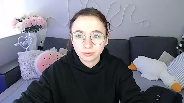 Snapshot of Mini_Diva chatting on 8, 3, 2026 Mini Diva online show from 8, 3, 2026