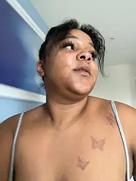 Snapshot of yourfavlightskinn chatting on 2, 10, 2025 yourfavlightskinn online show from 2, 10, 2025