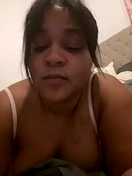 Snapshot of yourfavlightskinn chatting on 22, 11, 2025 yourfavlightskinn online show from 22, 11, 2025