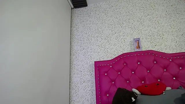 Snapshot of luly_pink chatting on 23, 10, 2025 luly pink online show from 23, 10, 2025