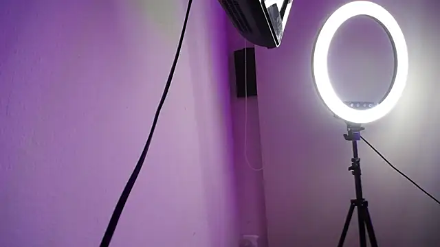 Snapshot of luly_pink chatting on 24, 10, 2025 luly pink online show from 24, 10, 2025