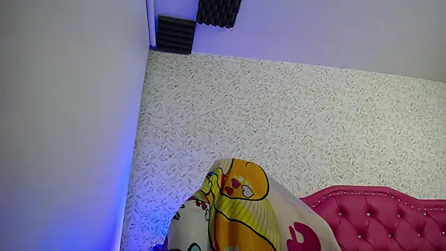 Snapshot of luly_pink chatting on 22, 11, 2025 luly pink online show from 22, 11, 2025