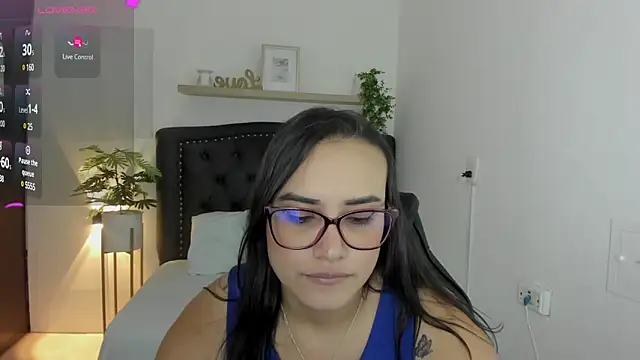 zoe danae  online show from 7, 1, 2025