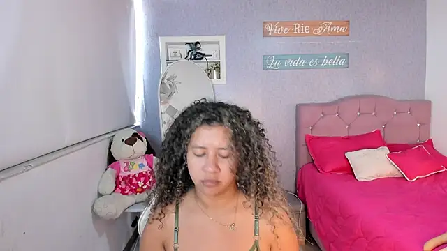 Kenia tompson01 online show from 17, 1, 2025