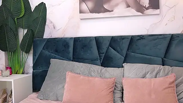 NightshadeIris online show from 2, 1, 2025