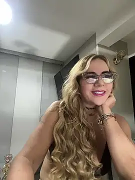 LARIANA RIVERA23 online show from 13, 1, 2025