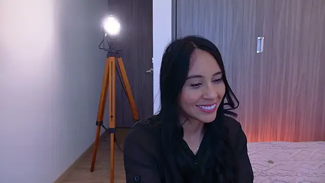 Miarouss3 online show from 4, 11, 2025