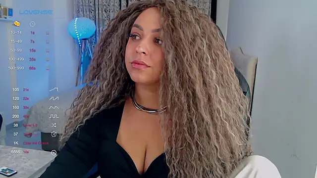 Snapshot of _Just_a_queen_3 chatting on 11, 10, 2025 Just a queen 3 online show from 11, 10, 2025