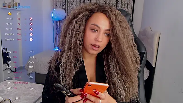 Snapshot of _Just_a_queen_3 chatting on 12, 10, 2025 Just a queen 3 online show from 12, 10, 2025