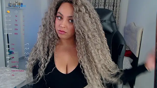 Snapshot of _Just_a_queen_3 chatting on 14, 10, 2025 Just a queen 3 online show from 14, 10, 2025