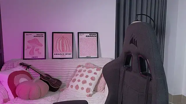 Snapshot of VanessaBayer2 chatting on 28, 10, 2025 VanessaBayer2 online show from 28, 10, 2025