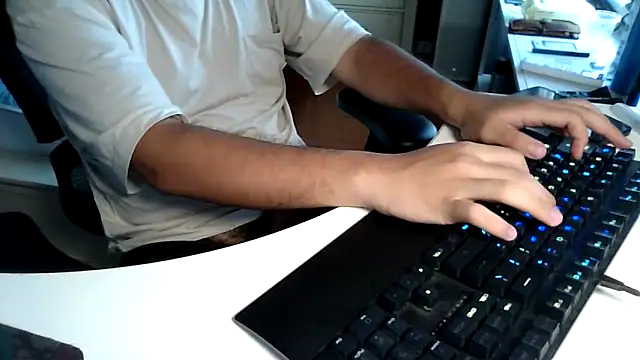 Snapshot of big-pig chatting on 4, 10, 2025 big-pig online show from 4, 10, 2025