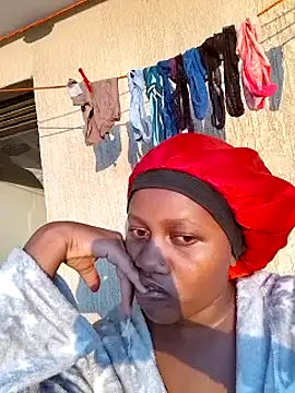 Snapshot of SquirtQueen222 chatting on 2, 1, 2025 SquirtQueen222 online show from 2, 1, 2025