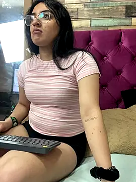 SophiaHilt0n online show from 3, 10, 2025
