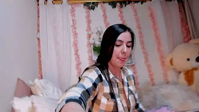 Idara and Edahi01 online show from 9, 11, 2025