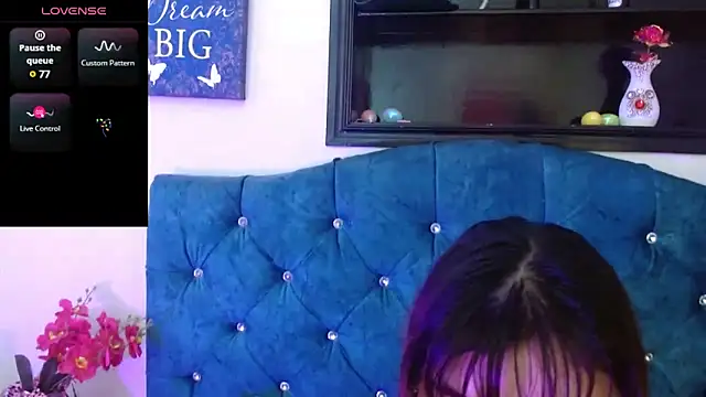 Snapshot of EmmaCoxx chatting on 12, 1, 2025 EmmaCoxx online show from 12, 1, 2025