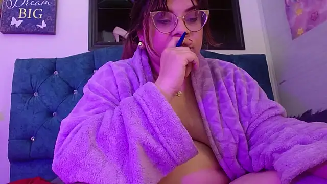 Snapshot of EmmaCoxx chatting on 23, 1, 2025 EmmaCoxx online show from 23, 1, 2025