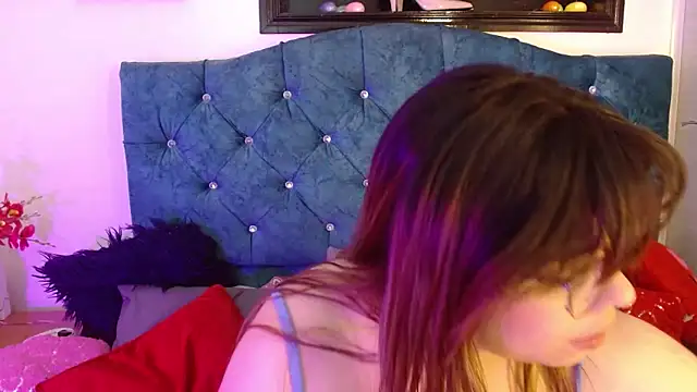 Snapshot of EmmaCoxx chatting on 2, 2, 2025 EmmaCoxx online show from 2, 2, 2025