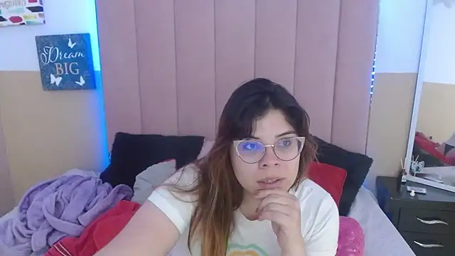 Snapshot of EmmaCoxx chatting on 1, 3, 2025 EmmaCoxx online show from 1, 3, 2025