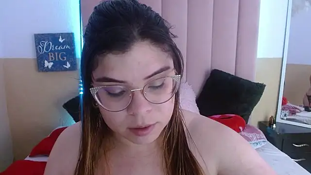 Snapshot of EmmaCoxx chatting on 6, 3, 2025 EmmaCoxx online show from 6, 3, 2025