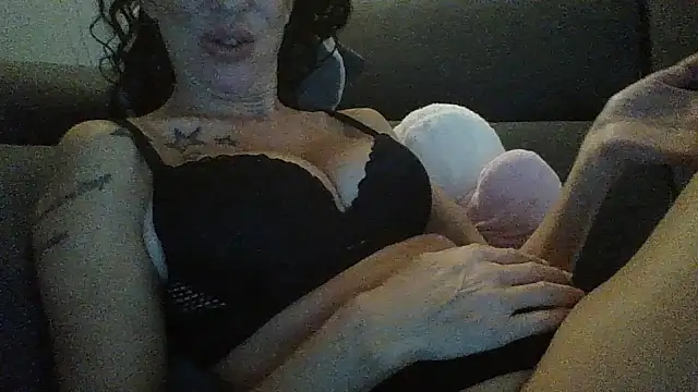 Snapshot of MarikaMilff chatting on 14, 10, 2025 MarikaMilff online show from 14, 10, 2025