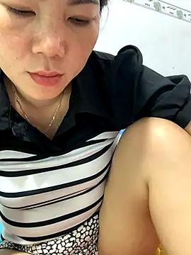 Baby-bigtits online show from 14, 11, 2025