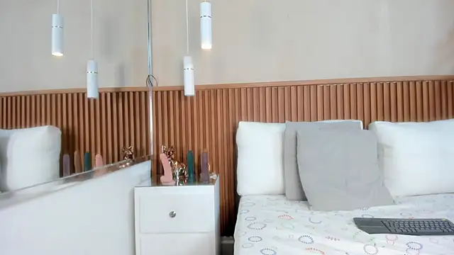 emmy lander online show from 5, 11, 2025