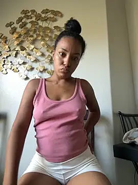 Snapshot of juicyyy323 chatting on 5, 10, 2025 juicyyy323 online show from 5, 10, 2025