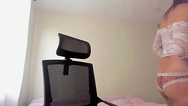 Sweetdreamses  online show from 12, 3, 2026