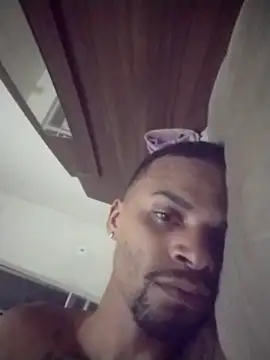 Snapshot of Samuelpau chatting on 5, 11, 2025 Samuelpau online show from 5, 11, 2025