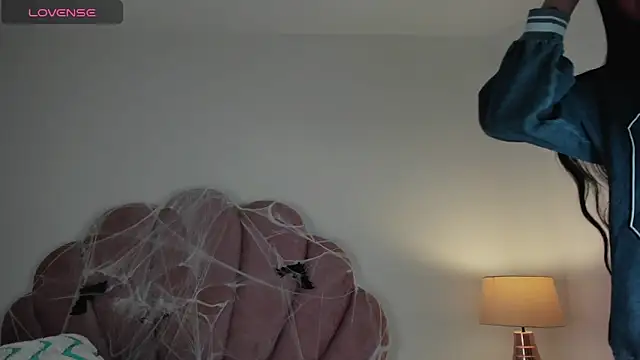 Nicole Paradise online show from 15, 10, 2025