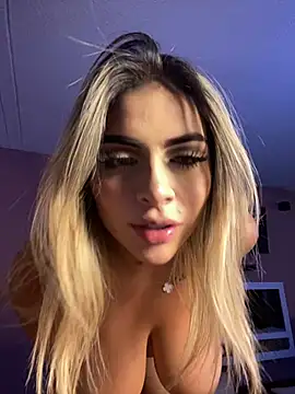 Snapshot of MiaWhitePink_ chatting on 23, 1, 2025 MiaWhitePink online show from 23, 1, 2025