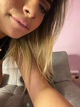 Snapshot of MiaWhitePink_ chatting on 7, 2, 2025 MiaWhitePink online show from 7, 2, 2025