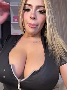 Snapshot of MiaWhitePink_ chatting on 5, 3, 2026 MiaWhitePink online show from 5, 3, 2026