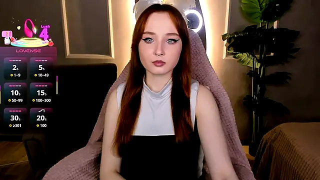 Snapshot of Emma_Chery chatting on 14, 10, 2025 Emma Chery online show from 14, 10, 2025