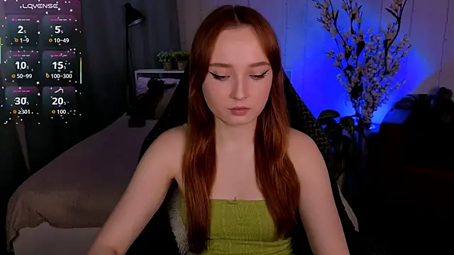 Snapshot of Emma_Chery chatting on 13, 11, 2025 Emma Chery online show from 13, 11, 2025