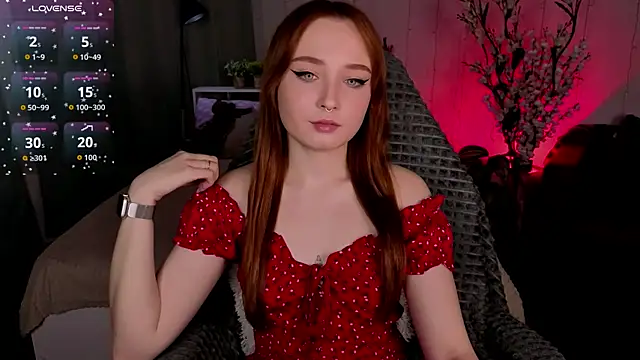 Snapshot of Emma_Chery chatting on 14, 11, 2025 Emma Chery online show from 14, 11, 2025