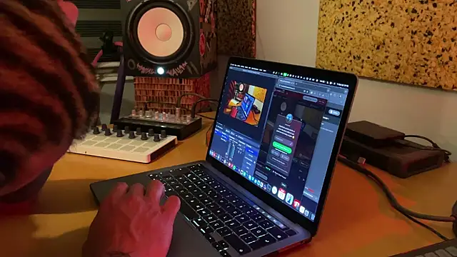 Snapshot of kameray12 chatting on 11, 3, 2025 kameray12 online show from 11, 3, 2025