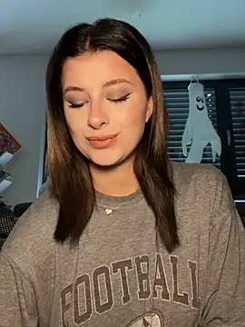 Snapshot of Mia-Minou chatting on 10, 10, 2025 Mia-Minou online show from 10, 10, 2025