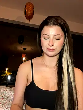 Snapshot of Mia-Minou chatting on 31, 10, 2025 Mia-Minou online show from 31, 10, 2025