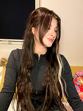 Snapshot of Mia-Minou chatting on 2, 11, 2025 Mia-Minou online show from 2, 11, 2025