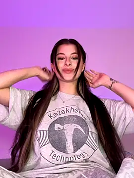 Snapshot of Mia-Minou chatting on 9, 11, 2025 Mia-Minou online show from 9, 11, 2025